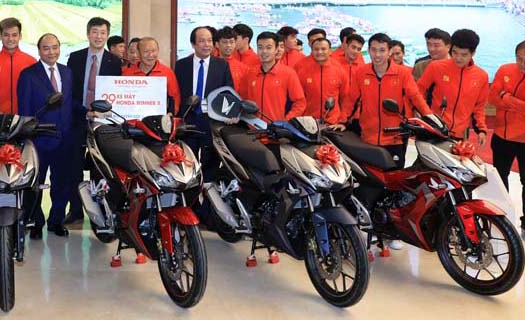 Honda Việt Nam tặng thưởng các thành viên của Đội tuyển bóng đá nam - nữ Việt Nam