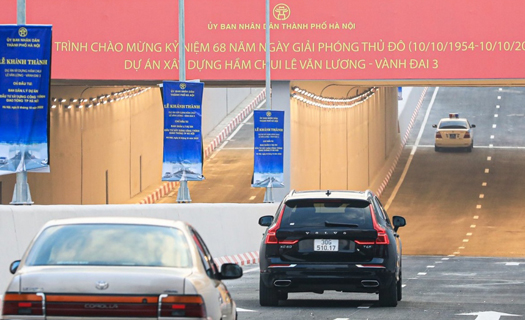Sau lễ thông xe, người dân đi lại thế nào qua hầm chui Lê Văn Lương?