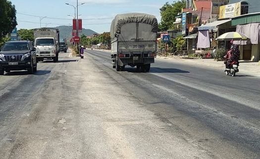 Hết thời gian bảo hành, mặt đường nghìn tỷ đồng ở Nghệ An nhấp nhô như luống khoai