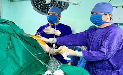 Phẫu thuật tái tạo dây chằng điều trị trật khớp cùng đòn bằng nội soi