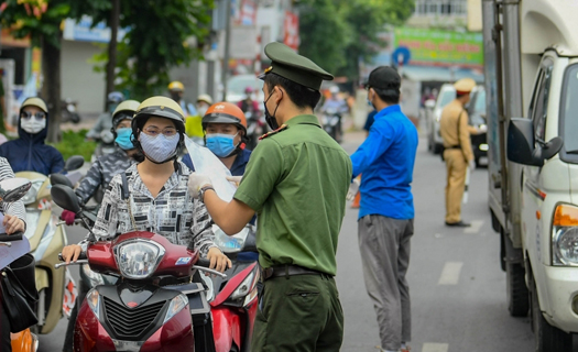 Sơ hở trong thực hiện giãn cách tại Hà Nội khiến nguy cơ lây lan Covid-19 vẫn rất lớn