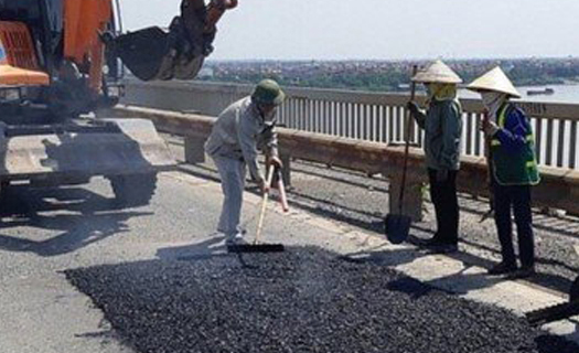Trong tháng 7 sẽ sửa chữa mặt cầu Thăng Long