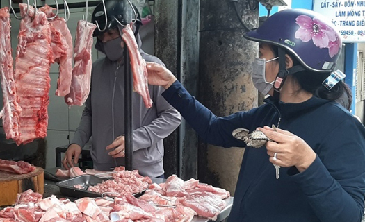 Giá thịt lợn hơi tiếp tục giảm: Nguồn cung tăng, sức mua thấp
