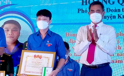 Thầy giáo trẻ vùng khó: Học Bác Hồ để tự rèn mình