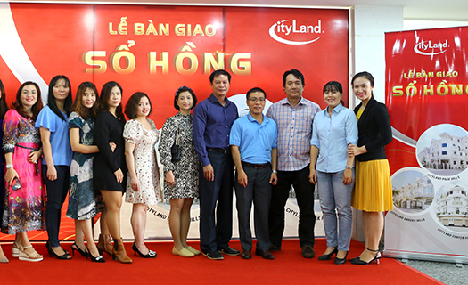 Cư dân Cityland tiếp tục nhận sổ hồng