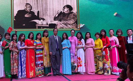 Hội các cô dâu Việt tại Nam Ninh, Trung Quốc: Nỗ lực truyền dạy tiếng Việt cho con