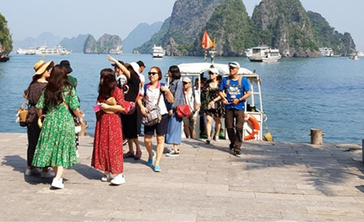 Ngỡ ngàng với đề xuất tăng giá vé thăm vịnh Hạ Long từ 20 - 73%